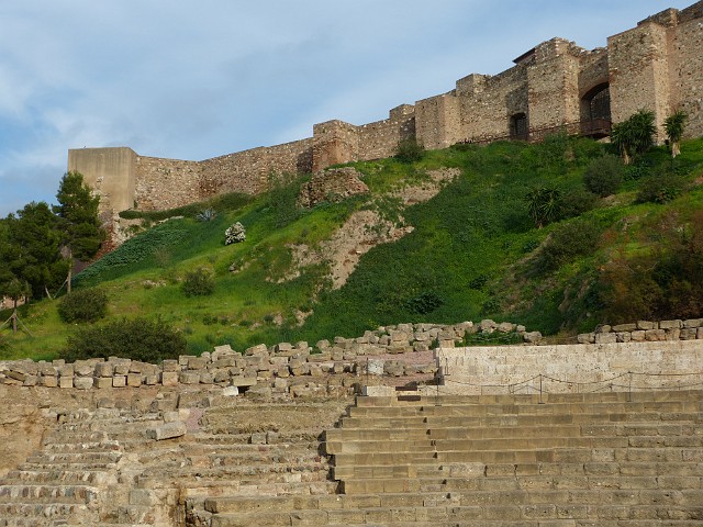 062.JPG - 062 Zamek Gibralfaro z X wieku oraz ruiny teatru rzymskiego