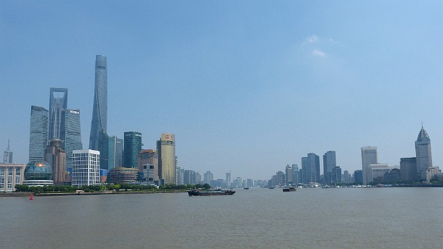 559.jpg - 559 Szanghaj jest czynnym portem morskim w delcie rzeki Jangcy.