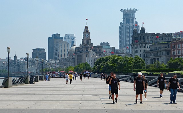 566.jpg - 566 Nadbrzeżna promenada, a za nią dzielnica Bund.