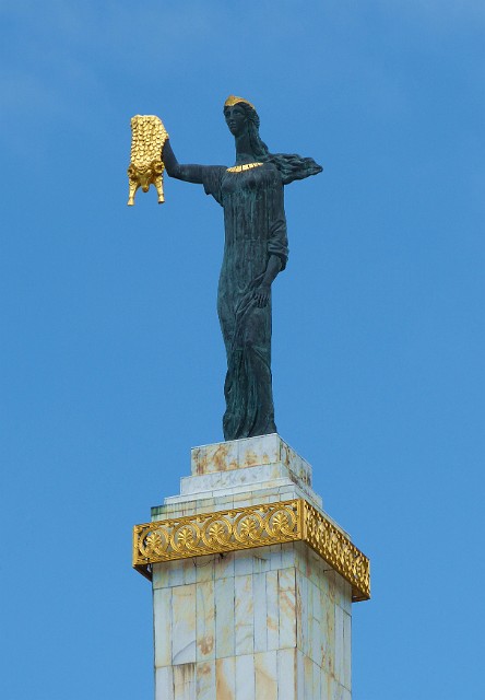 009 Statua Medei.jpg