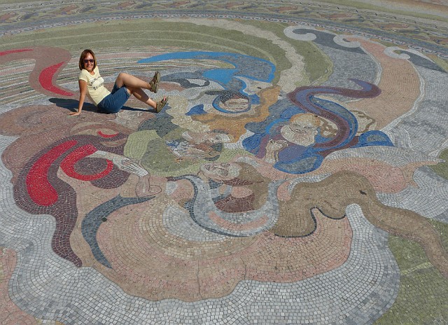 012 Mozaika na Placu Piazza.jpg