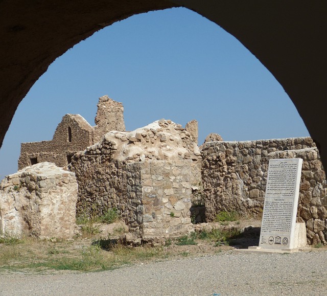 181.jpg - 181 Ruiny archeologicznego kompleksu Takht-e Soleyman ( Tron Salomona)