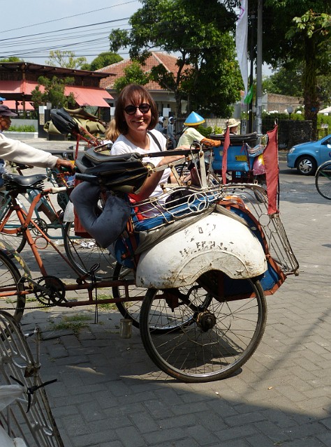 067.jpg - 067 Wycieczka rikszami zwanymi „becak” do Pałacu Sułtana.