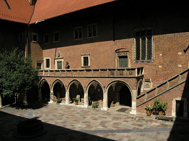 095 Dziedziniec Collegium Maius.jpg