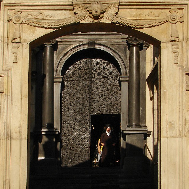 132 Drzwi do Katedry na Wawelu.jpg