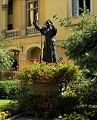 118 Pomnik Jana Pawła II na dziedzińcu Pałacu Biskupów