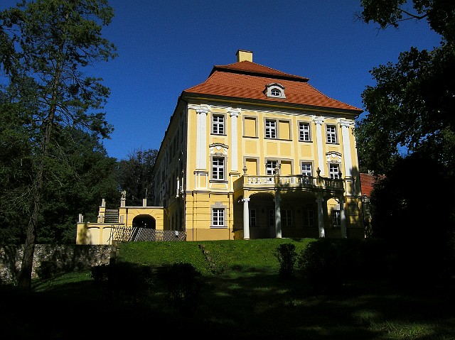 54 Biedrzychowice, szkoła w pałacu.jpg