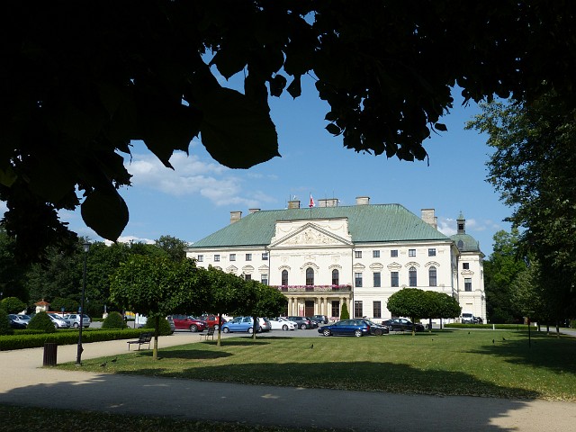 155.jpg - 155 Zespół Pałacowo — Parkowy (siedziba Starostwa Powiatowego).
