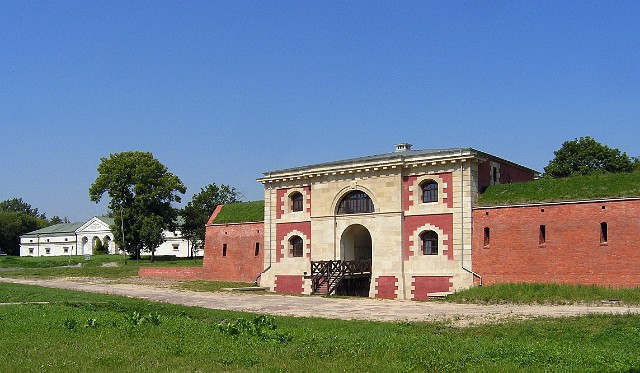 095 Fragment fortyfikacji - Brama Szczebrzeszyńska.jpg