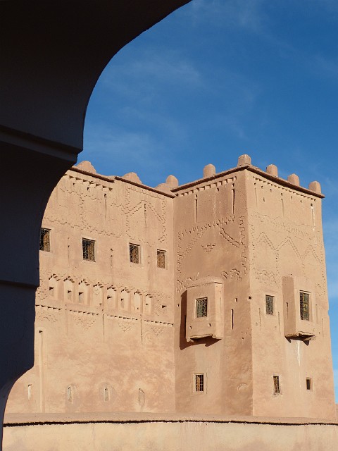 054.jpg - 054 Kazba Taourirt należąca do potężnego rodu Glawich (miasto Ouarzazate). Kazba czyli warowna siedziba, a w tym przypadku warowny pałac