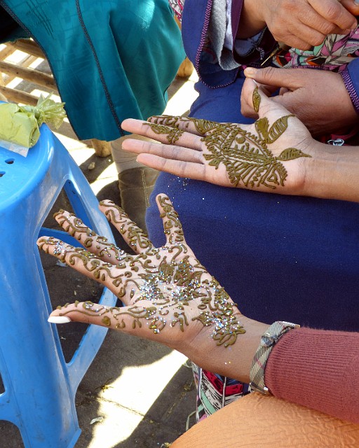 256.jpg - 256 Tradycyjne wzory zdobienia dłoni henną