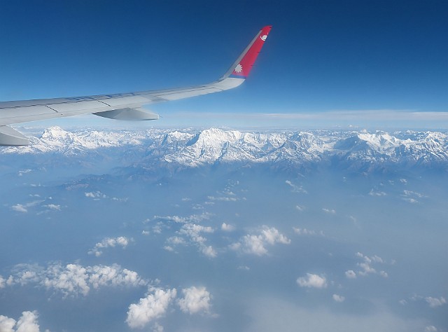 095.jpg - 095 Ponownie lecimy wzdłuż Himalajów, tym razem do Indii.