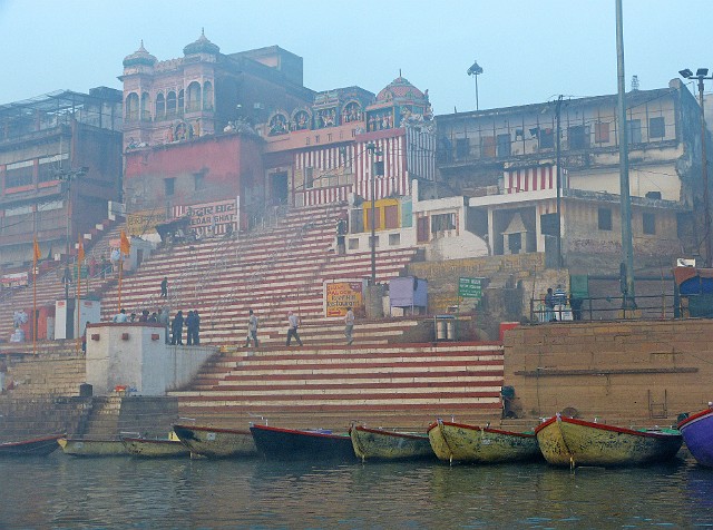 108.jpg - 108 Ghaty w Varanasi widziane z rejsu łódką. 
