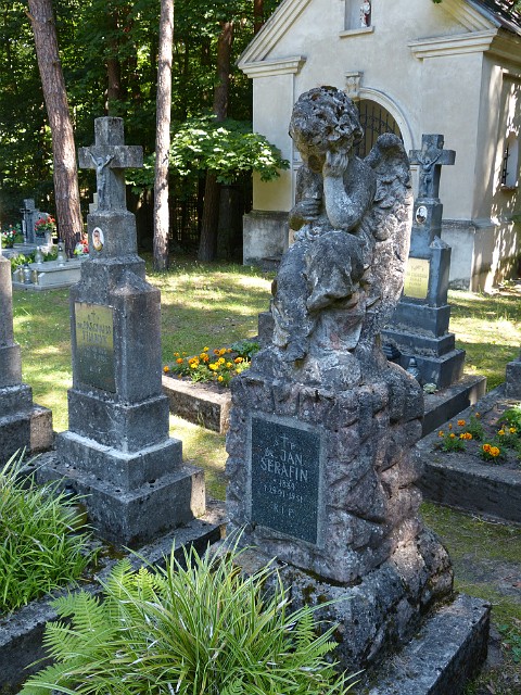 214.JPG - 214 Cmentarz klasztorny założony w 1910r.
