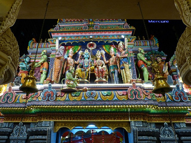 004.jpg - 004 Świątynia hinduistyczna. W Singapurze funkcjonują obok siebie 4 religie, czyli buddyzm, islam, hinduizm i chrześcijaństwo.