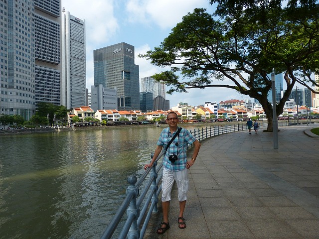 045.jpg - 045 Spacer bulwarem nad rzeką Singapur.