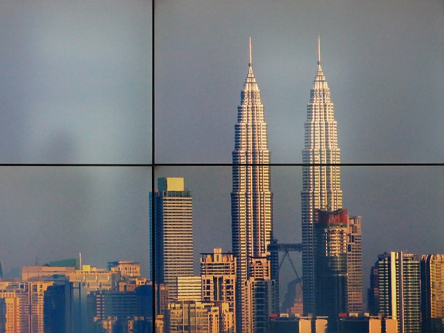 156.jpg - 156 Jesteśmy w jednej z dwóch bliźniaczych wież  Petronas Tower.