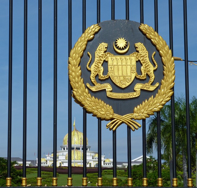 202.jpg - 202 Istana Negara (Pałac Narodowy) - oficjalna rezydencja króla Malezji w Kuala Lumpur.