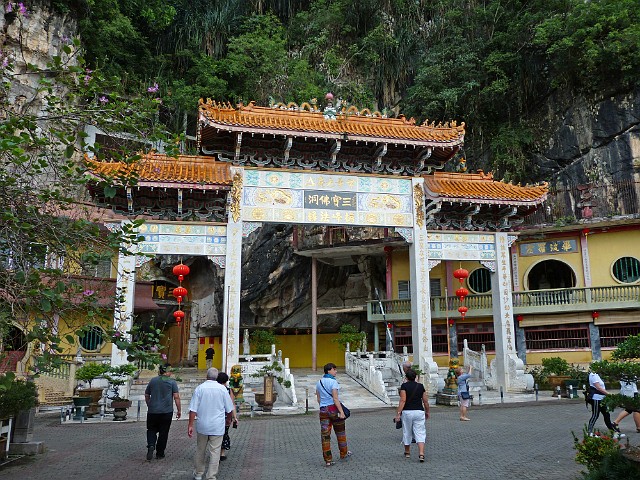 289.jpg - 289 Przenosimy się do okolic Ipoh. Zwiedzamy świątynię buddyjską Sam Poh Tong.