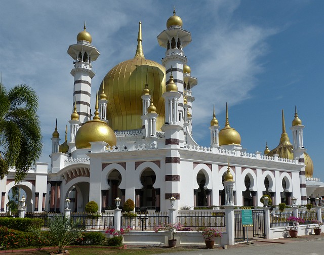 311.jpg - 311 W Kuala Kangsar znajduje się najpiękniejszy meczet w Malezji o nazwie Ubudiah.