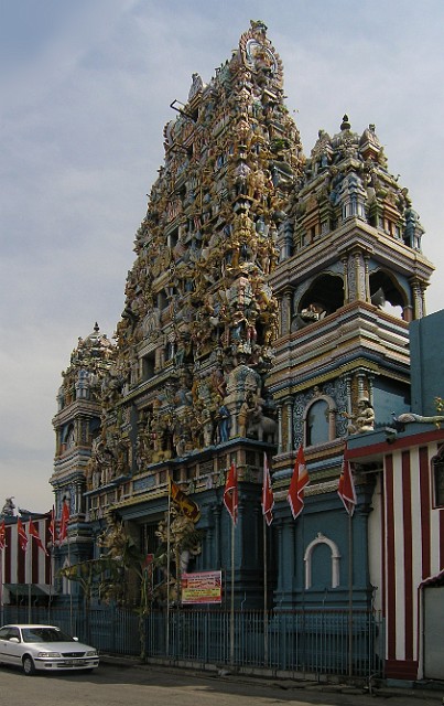 182.jpg - 182 Świątynia hinduska zachwyca ilością szczegółów