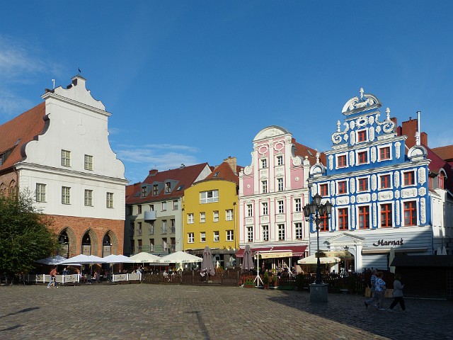 048.jpg - 048 Rynek Sienny. Na lewo Ratusz Staromiejski (Muzeum Historii Szczecina)