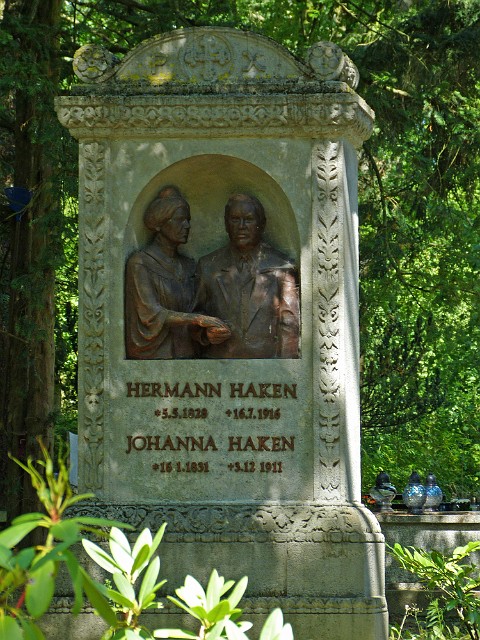 182.jpg - 182 Nagrobek Hermanna Hakena (nadburmistrza Szczecina) i jego żony