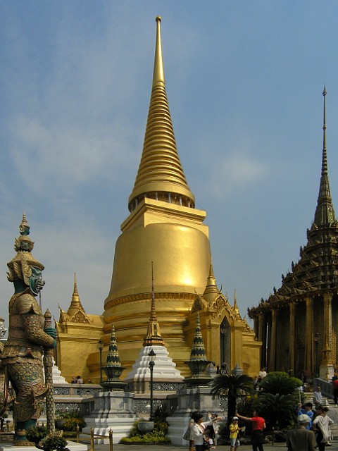 002.jpg - 002 Wat Phra Kaeo – Świątynia Szmaragdowego Buddy należy do najważniejszych świątyń wyznawców buddyzmu