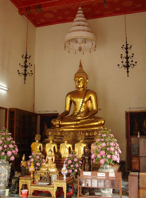 028.jpg - 028 Podstawową tajską religią jest buddyzm theravada (w Azji Wschodniej i Himalajach wyznawany jest buddyzm mahajana).