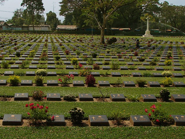 111.jpg - 111 Cmentarz poległych jeńców alianckich.