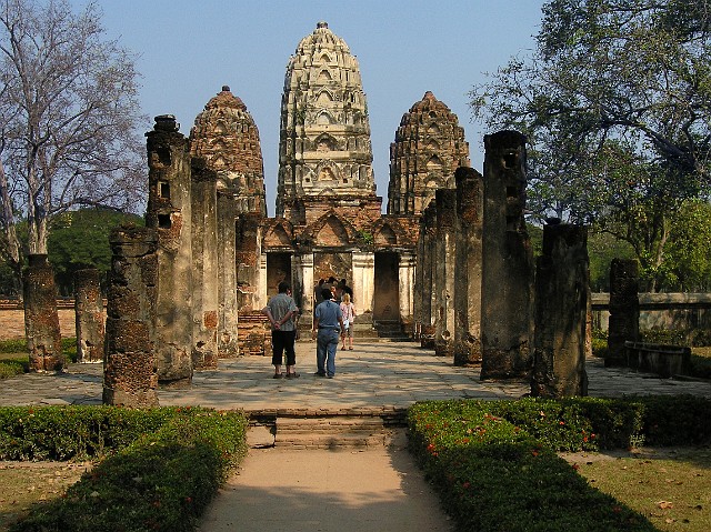 172.jpg - 172 Wpływy architektury Angkoru w Sukothai.