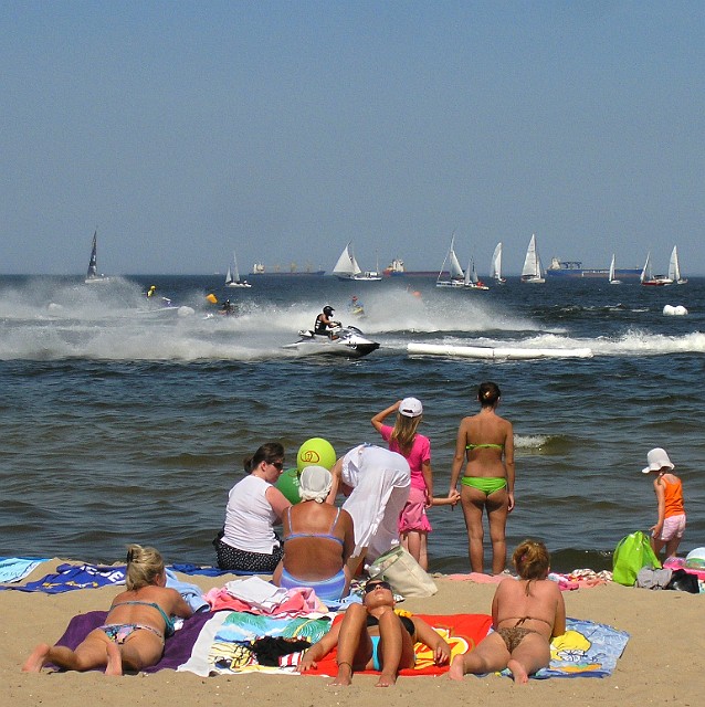 220 Na gdańskiej plaży w Brzeźnie.jpg