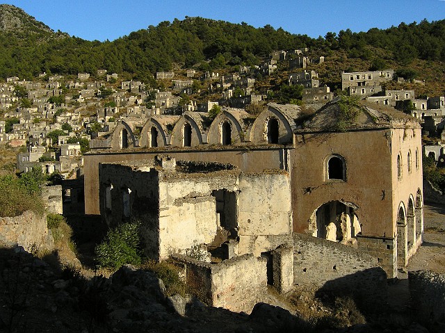 113 Kościół prawosławny i ok. 2000 opuszczonych domostw.jpg