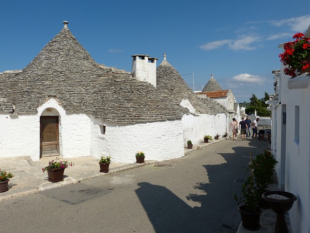 019 Domki trulli.jpg