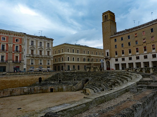 053.jpg - 053 Rzymski amfiteatr z I w.p.n.e.