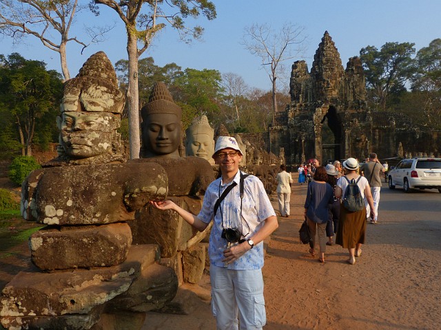 099.jpg - 099 Na obszarze Angkoru znajdowały się największe średniowieczne miasta.