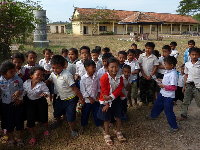 230.jpg - 230 Dzieci z kambodżańskiej szkoły