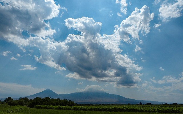 295.jpg - 295 Widok na górę Ararat znajdującą się jednakże w Turcji.