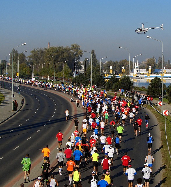 59.jpg - 59 Migawki z 11-tego Poznań Maratonu im. Macieja Frankiewicza - 10.10.2010r.