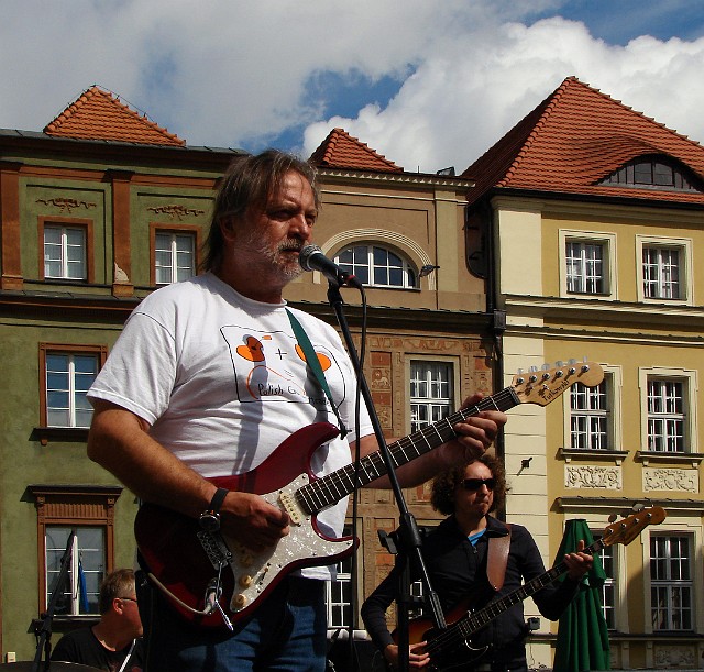 64.jpg - 64 Jarosław Śmietana na zakończenie czwartej edycji Polskiej Akademii Gitary 28.08.2011