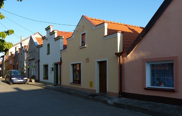 10.jpg - 10 Ulica Sambora z charakterystycznymi parterowymi domkami pochodzącymi z I połowy XIX wieku