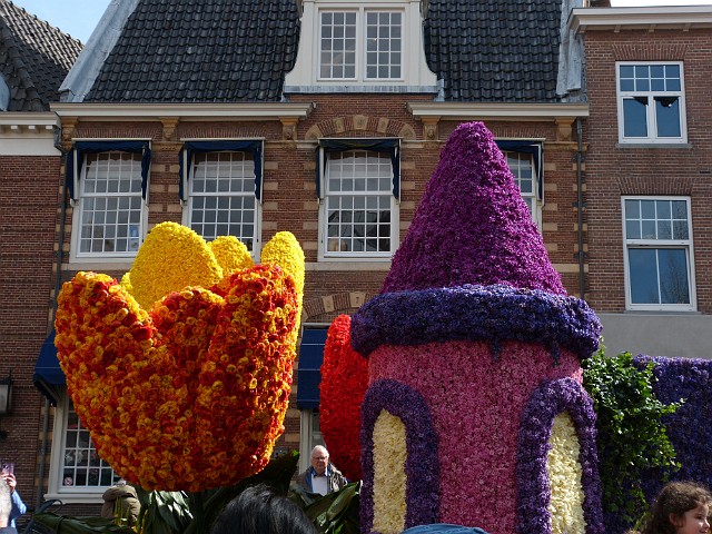 079 Kwiatowa.JPG - 079 Kwiatowa parada dotarła do Haarlem i tam pozostała. 