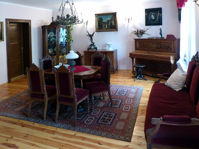13.JPG - 13 Salon w domu rodzinnym Marii Dąbrowskiej
