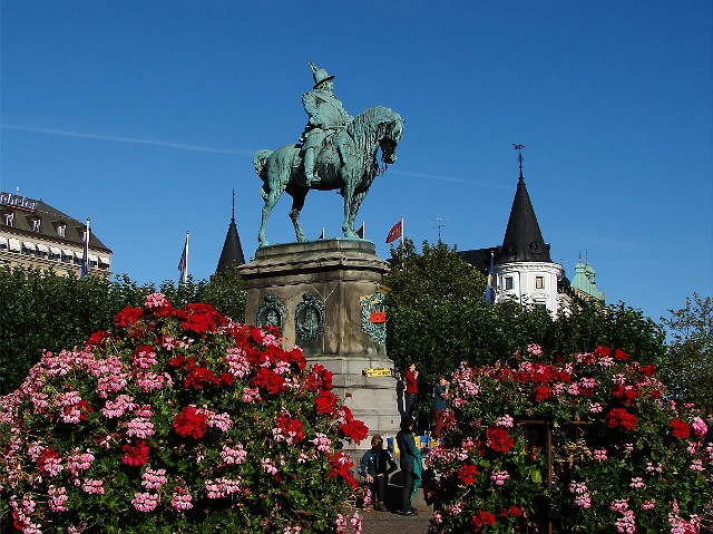 01 Malmo.jpg - 01 Najpierw Malmo - pomnik szwedzkiego króla Karola X Gustawa na placu Radhuspladsen